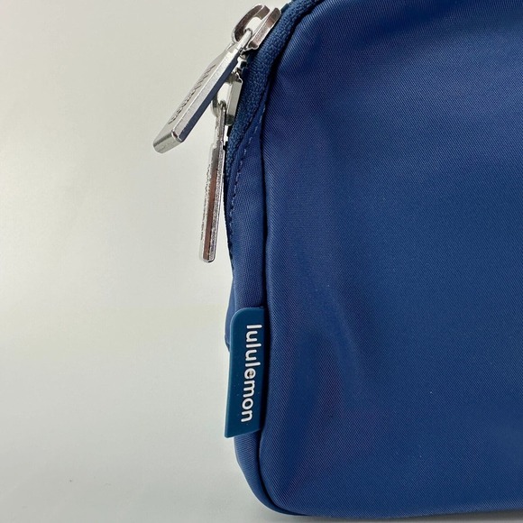 Lululemon Everywhere Belt Bag Large PTBL Pitch Blue NEW 2 Liter - Picture 2 of 8